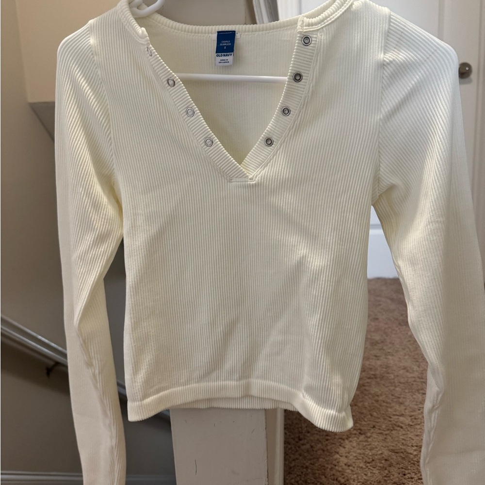Old Navy Cream Seamless Long Sleeve V-Neck Snap-Trim Top